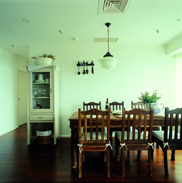 07 Home_White_Ms_Sue_11